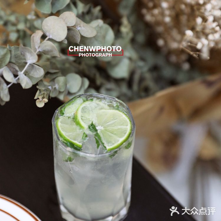 开在住宅区的网红甜品店：网红甜品面包到底如何？