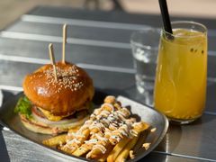 -三勾JJJ Burger&Coffee(梅溪湖店)
