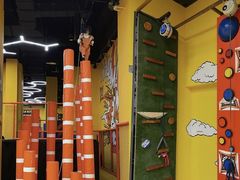 -爱蹦iBOON蹦床运动馆(江汉店)