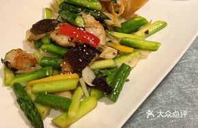 Asparagus and Lily Bulb Stir-fried Stuffed Morel Mushrooms