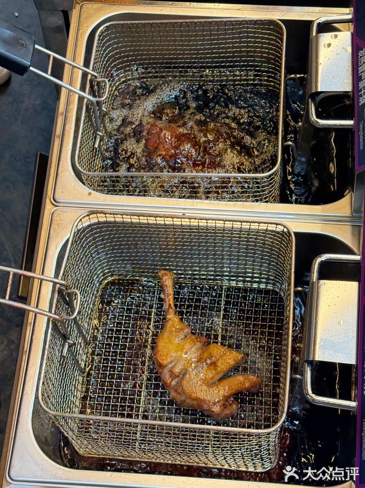 6r一个大大个鸭腿!好吃晕了