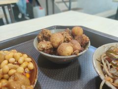 -董哥山城碗碗香(美专校街店)