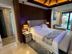 -亚龙湾中心广场