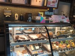 面包甜点陈列柜-星巴克(北京三里屯SOHO一店)