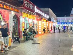 -布尔津河堤夜市