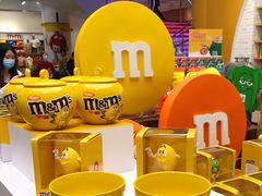 -m豆巧克力世界(上海世茂广场店)