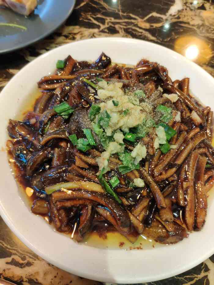 小菜一碟-"公司附近的小餐馆,老板娘上海女人,人很好.