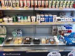 零售区-牛朋牛奶棚(南昌路店)