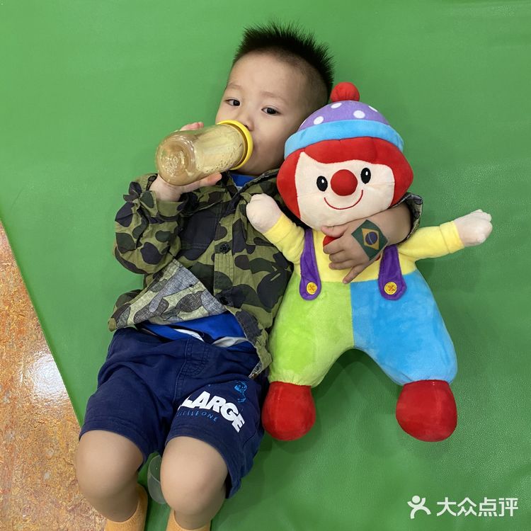 两个孩子都是金宝的铁粉