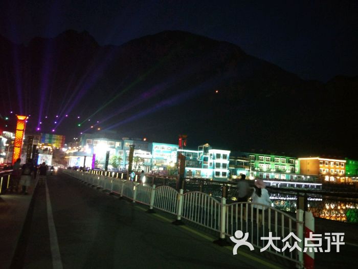 百里峡七彩艺术小镇图片