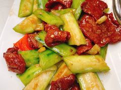 胜瓜炒牛肉-肥仔文澳门猪骨煲(南京西路店)