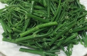 Garlic Pork Stir-fried with Snake Gourd