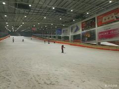 -乔波室内滑雪场