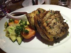 烤猪排-Bamboo Bar & Grill Restaurant