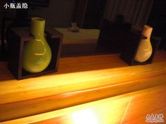 床头的瓶子很好看呀-汉庭(杭州灵隐寺龙井路店)