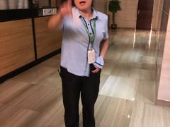 服务员-广州克莱顿酒店