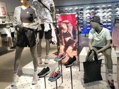 -阿迪达斯(百联徐汇商业广场运动旗舰店)