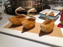 天鹅榴莲酥-领鲜天下·焗海鲜·花胶鸡(天目里店)