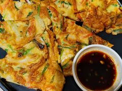 海鲜葱饼-明洞阿姨·韩式酱蟹烤肉·创意料理(三元桥店)