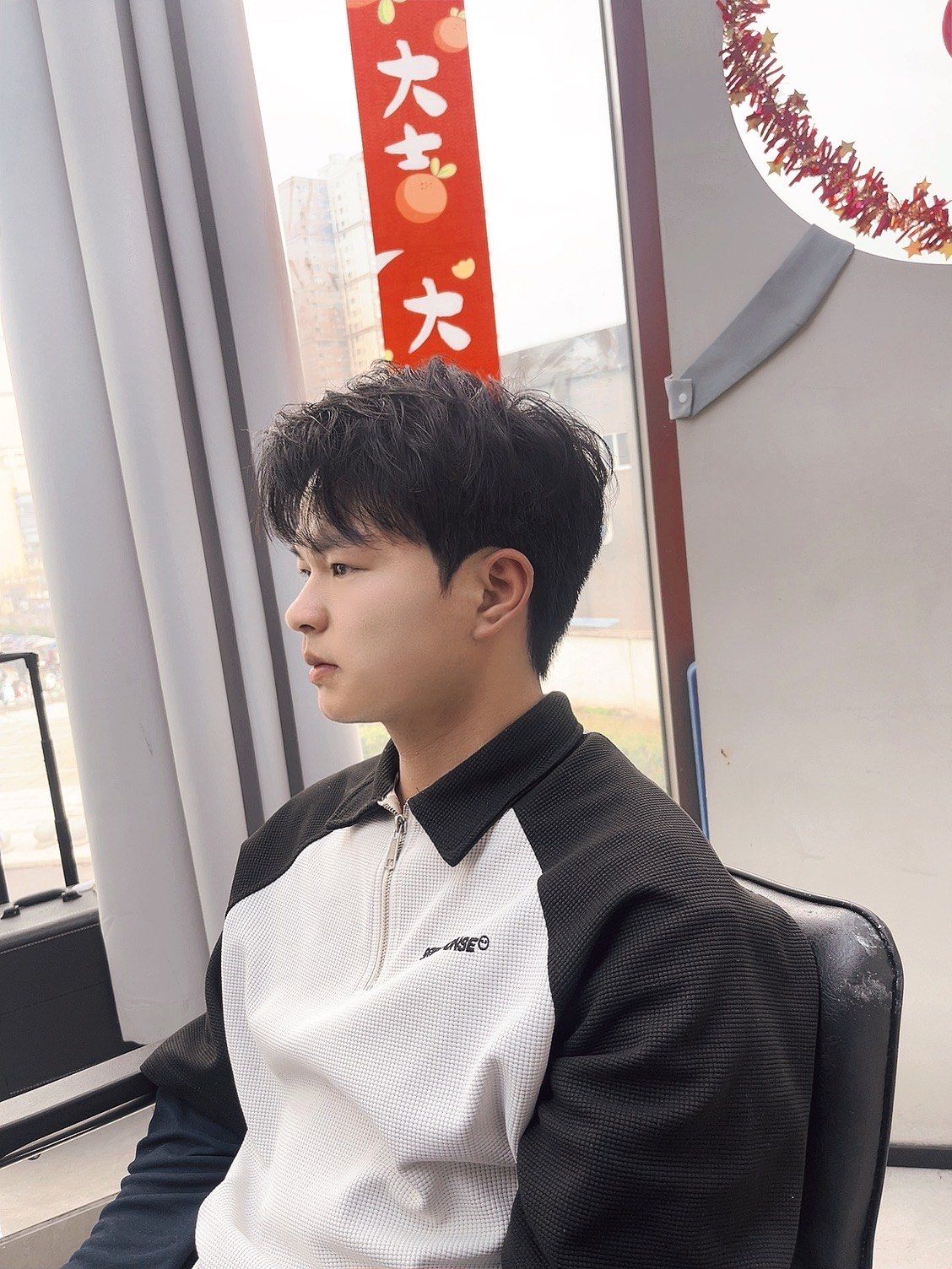 男生自然卷发型 从脸型来看:适合圆脸