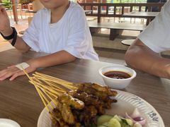 -东海岸人工湖美食村