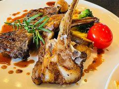 碳烤羊排配蔬菜及迷迭香红酒汁-WOLFGANG PUCK KITCHEN & BAR(迪士尼小镇店)