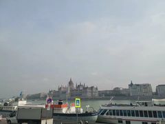 -多瑙河畔鞋履雕塑