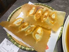虾仁肉三鲜锅贴-闫府私房菜·百年鲁菜(恒隆店)