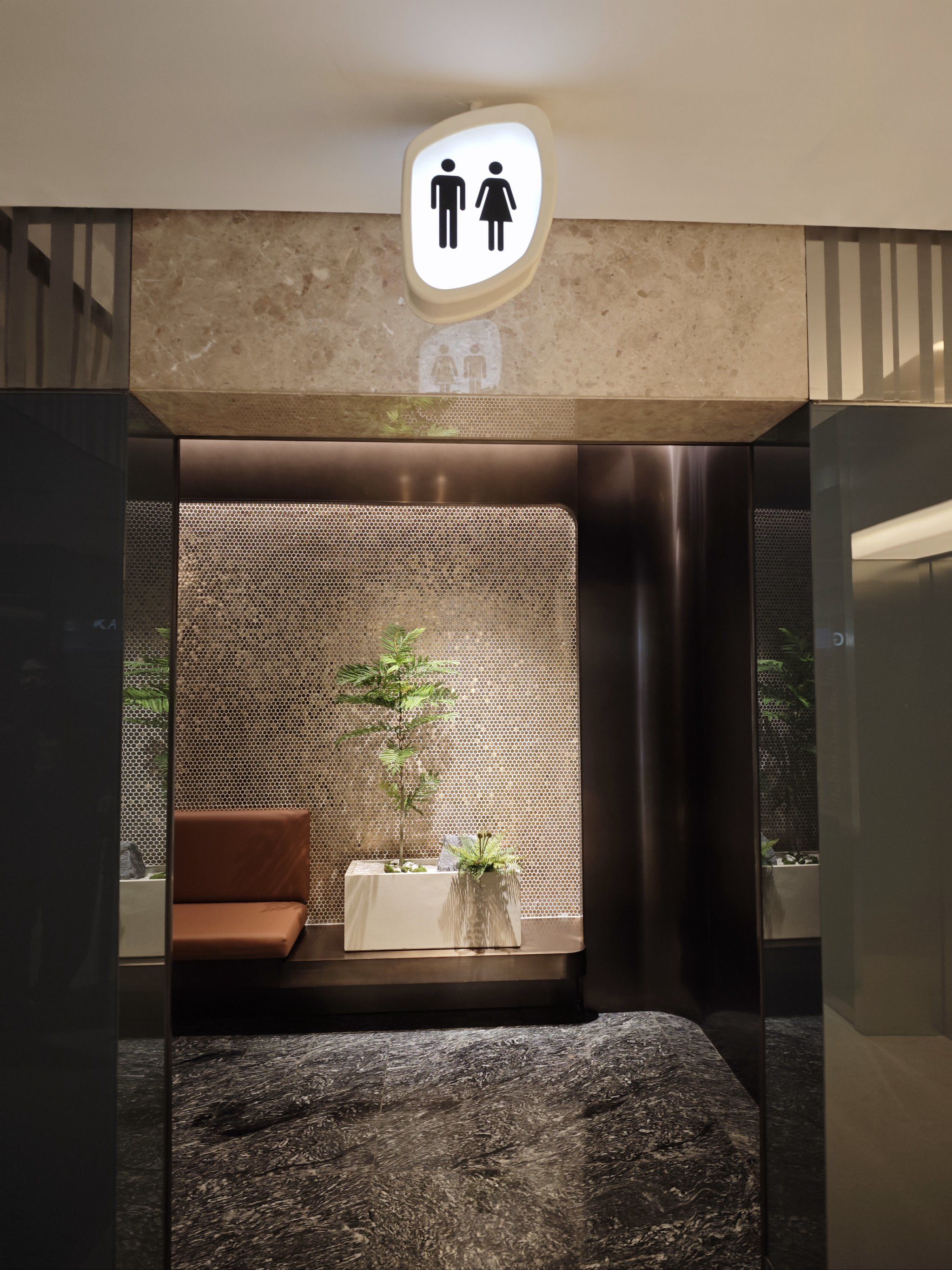 打卡奢侈品商场的卫生间