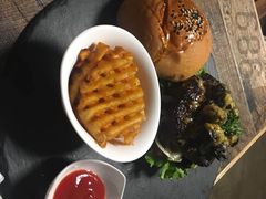 -HIGH FIVE哈福手工汉堡(桂林路店)