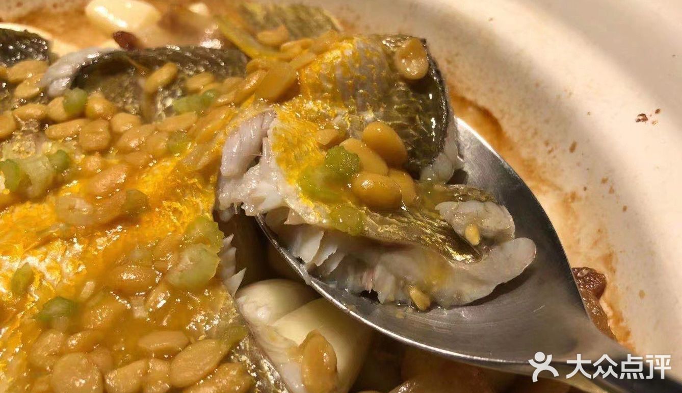 皮很爽滑弹牙，很嫩，鸡肉咸咸的很好下饭，分量很多