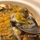 皮很爽滑弹牙，很嫩，鸡肉咸咸的很好下饭，分量很多