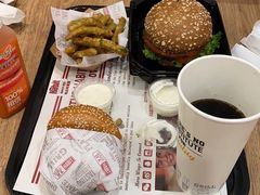 -The Habit Burger Grill 哈比特汉堡(世博店)