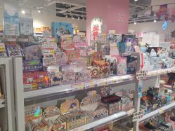 -嗨本可潮玩仓(大兴大悦春风里店)