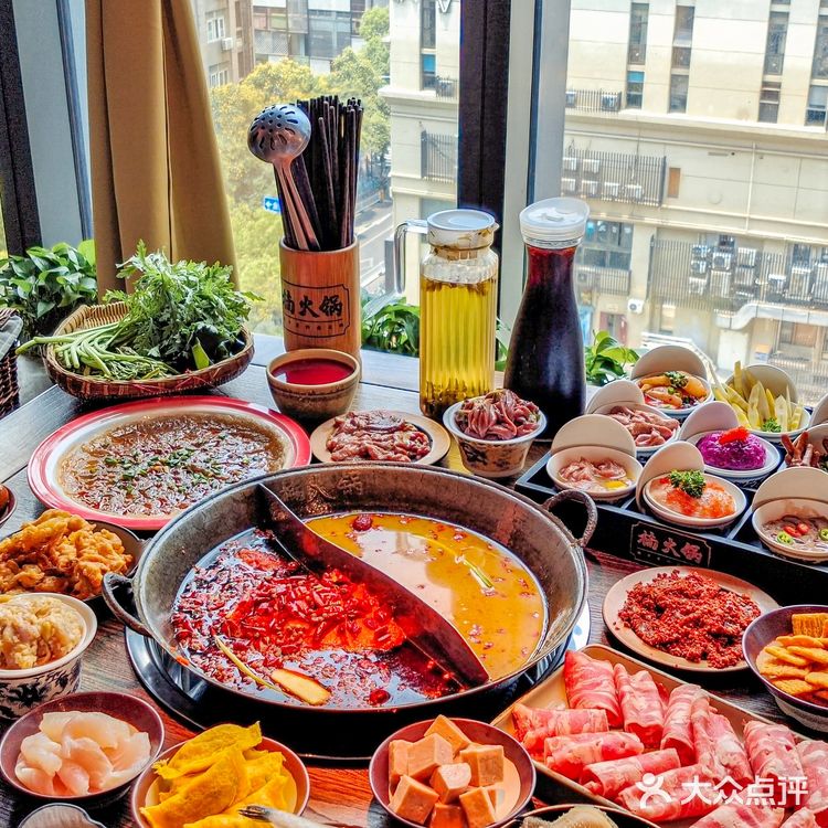 终于吃到这家重庆火锅🙈排队一小时果然值