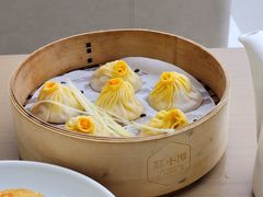 手拆六月黄小笼包-苏小柳点心·手作小笼包(浦东嘉里城分院)