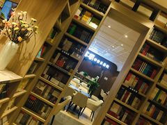 -钟书阁(群光广场店)