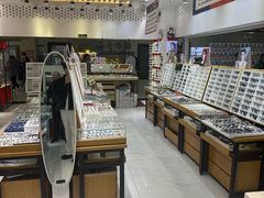 -美式眼镜·授权蔡司.依视路.尼康.豪雅.明月(人民广场店)