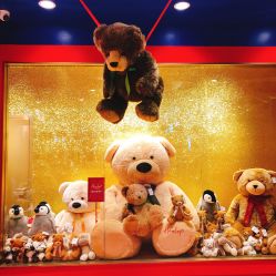 -Hamleys哈姆雷斯(三胞店)