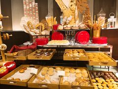 面包-夏阳湖皇冠假日酒店-自助餐厅