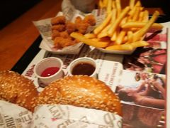 -The Habit Burger Grill 哈比特汉堡(复兴soho店)
