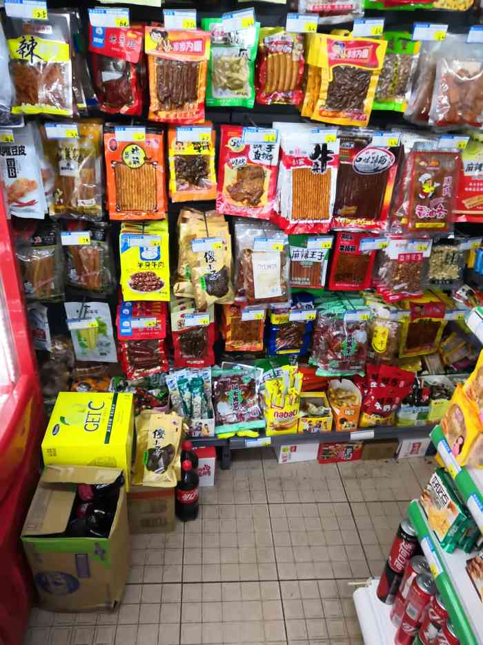 亮亮小卖部-"位于铁道学院内部的一家小卖部,就位于铁道.