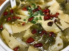 -渝是乎酸菜鱼(龙旗购物中心店)