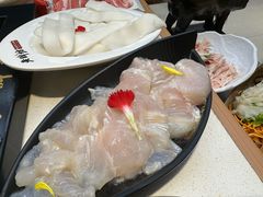 -老牌坊云南鱼豆花火锅(哈西万达店)