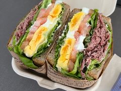 能量满满牛肉三明治-萤火虫咖啡(后海店)