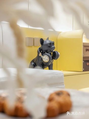 悬挂式的简约楼梯设计，是空间另一抹惊艳表述