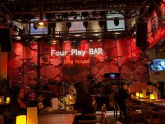 -FOUR PLAY BAR