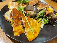 牛肉馅饼配迷你沙拉-HELLO 27 意面·沙拉·帕尼尼