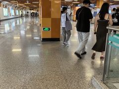 -南京西路(地铁站)
