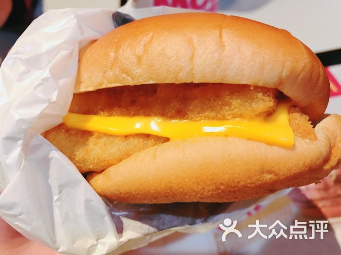 双层阿拉斯加鳕鱼堡